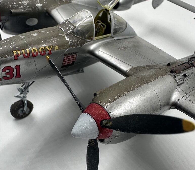 Weathering d’un avion de chasse : guide complet pour vieillir vos maquettes