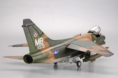 TRUMPETER 02245 A-7D CORSAIR II 1/32 – Image 22