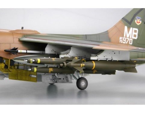 TRUMPETER 02245 A-7D CORSAIR II 1/32 – Image 27