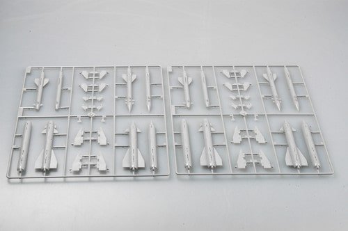 TRUMPETER 02271 SU-30 MKK FLANKER-G 1/32 – Image 9