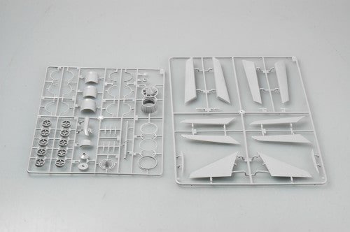 TRUMPETER 02272 F-8E CRUSADER 1/32 – Image 6