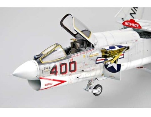 TRUMPETER 02272 F-8E CRUSADER 1/32 – Image 13