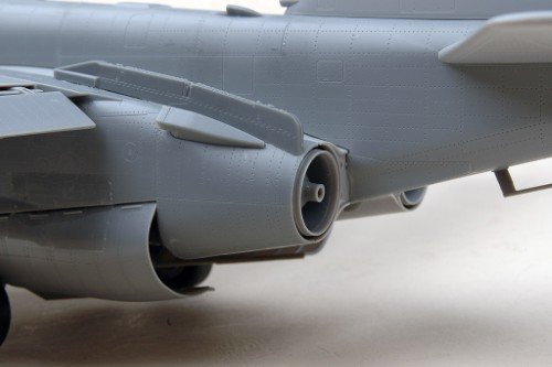 TRUMPETER 02277 SU-25B 1/32 – Image 9