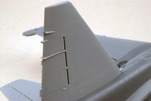 TRUMPETER 02277 SU-25B 1/32 – Image 12