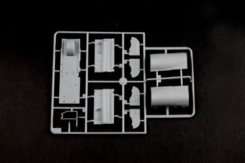 TRUMPETER 02277 SU-25B 1/32 – Image 25