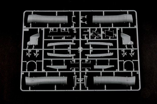 TRUMPETER 02277 SU-25B 1/32 – Image 32