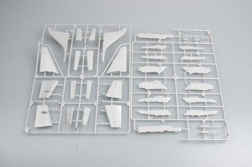 TRUMPETER 02285 AV-8B NIGHT ATTACK HARRIER II 1/32 – Image 7